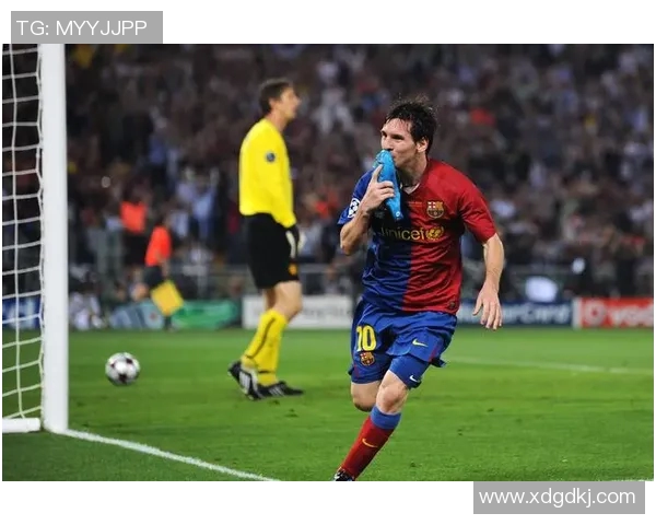 阿根廷前锋梅西在国际友谊赛中攻破进球，帮助球队获得胜利