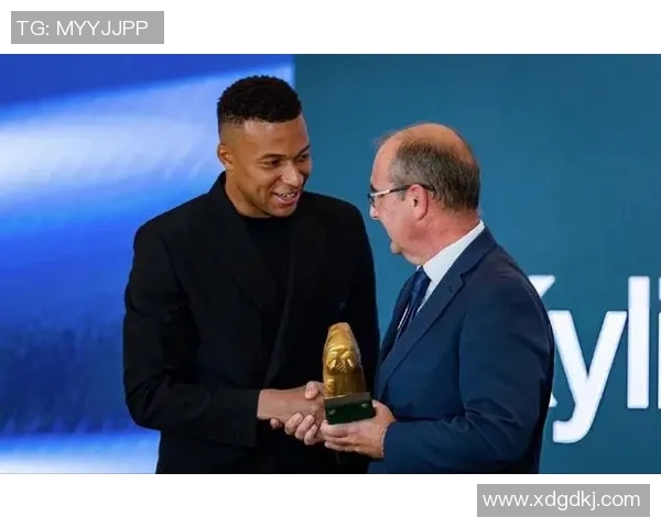 巴黎姆巴佩荣获2021年度金球奖,成史上最年轻得主 巴黎姆巴佩荣获2021年度金球奖,成史上最年轻得主