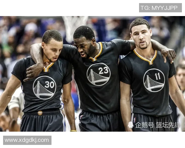 西班牙人队内风波:主教练与球员现场争吵引发球迷强烈反响 西班牙人队内风波:主教练与球员现场争吵引发球迷强烈反响